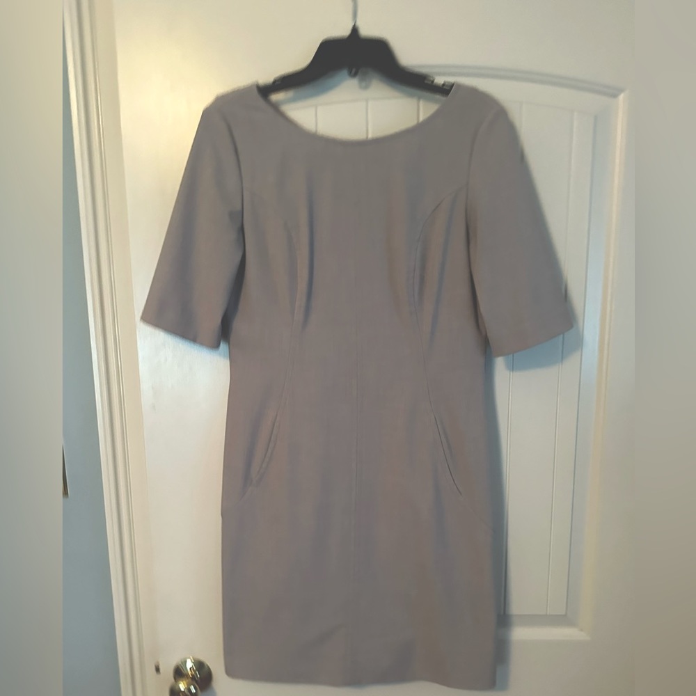 Tahari Women's Size 8 Boat Neck Sheath Career Dress Half Sleeve Light Grey